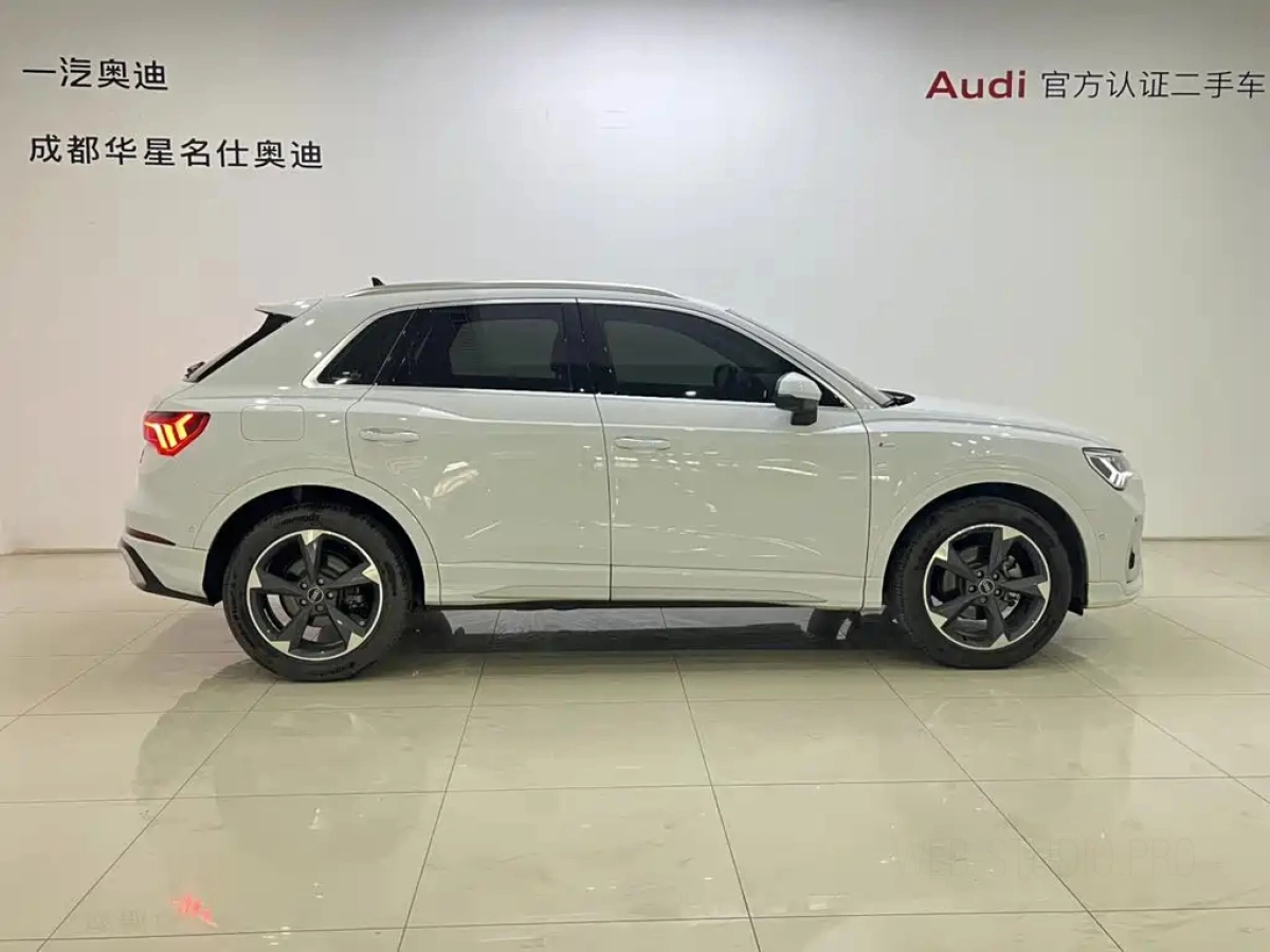 AUDI Q3