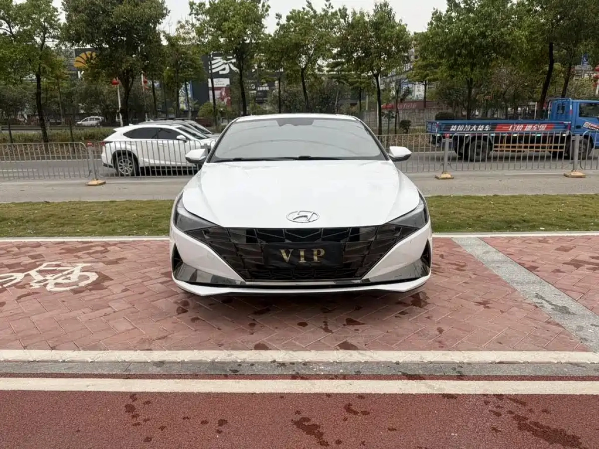 HYUNDAI ELANTRA