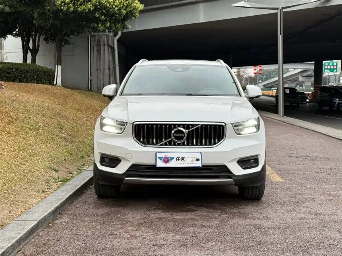VOLVO XC40