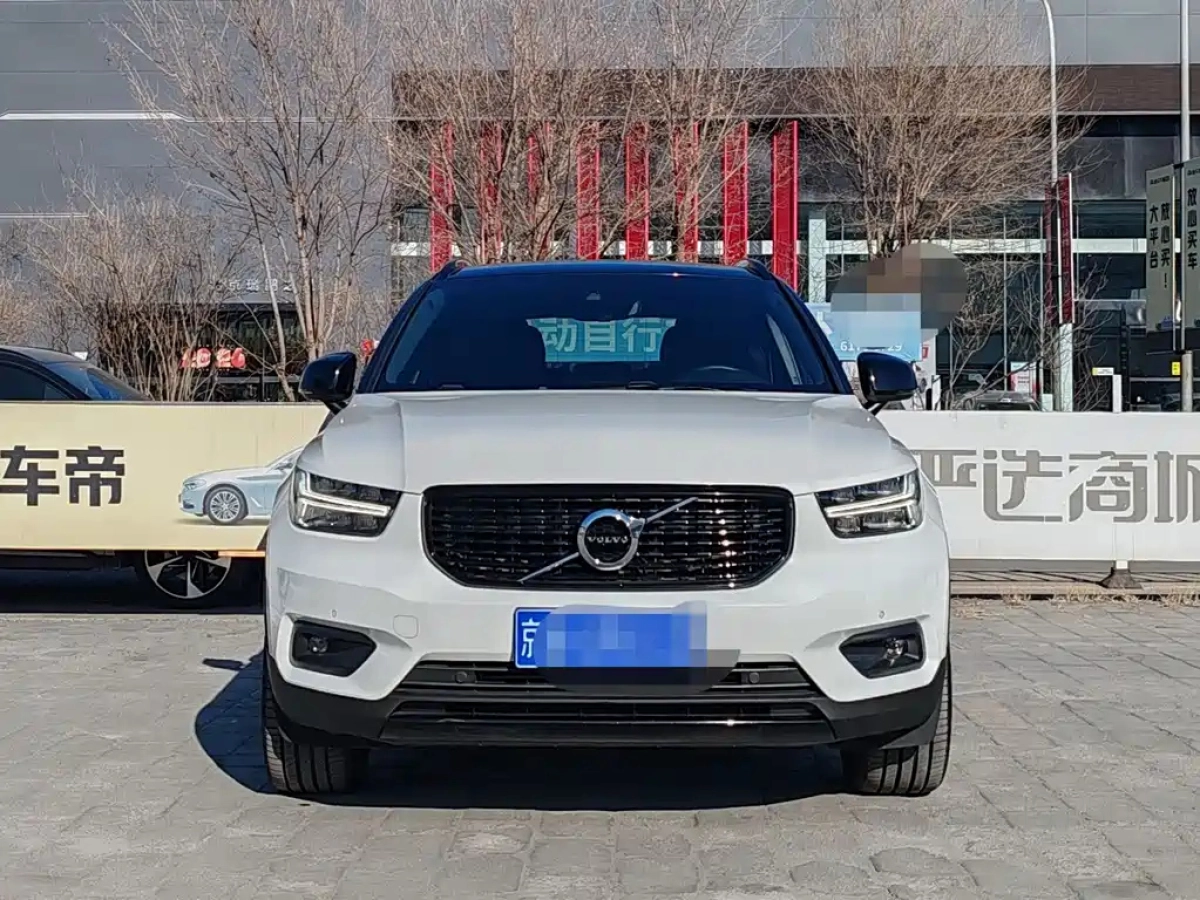 VOLVO XC40