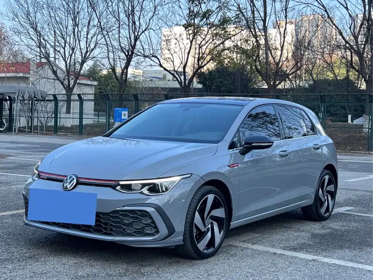 VOLKSWAGEN GOLF  2023