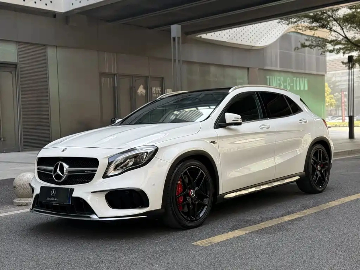 MERCEDES-BENZ GLA AMG  2019