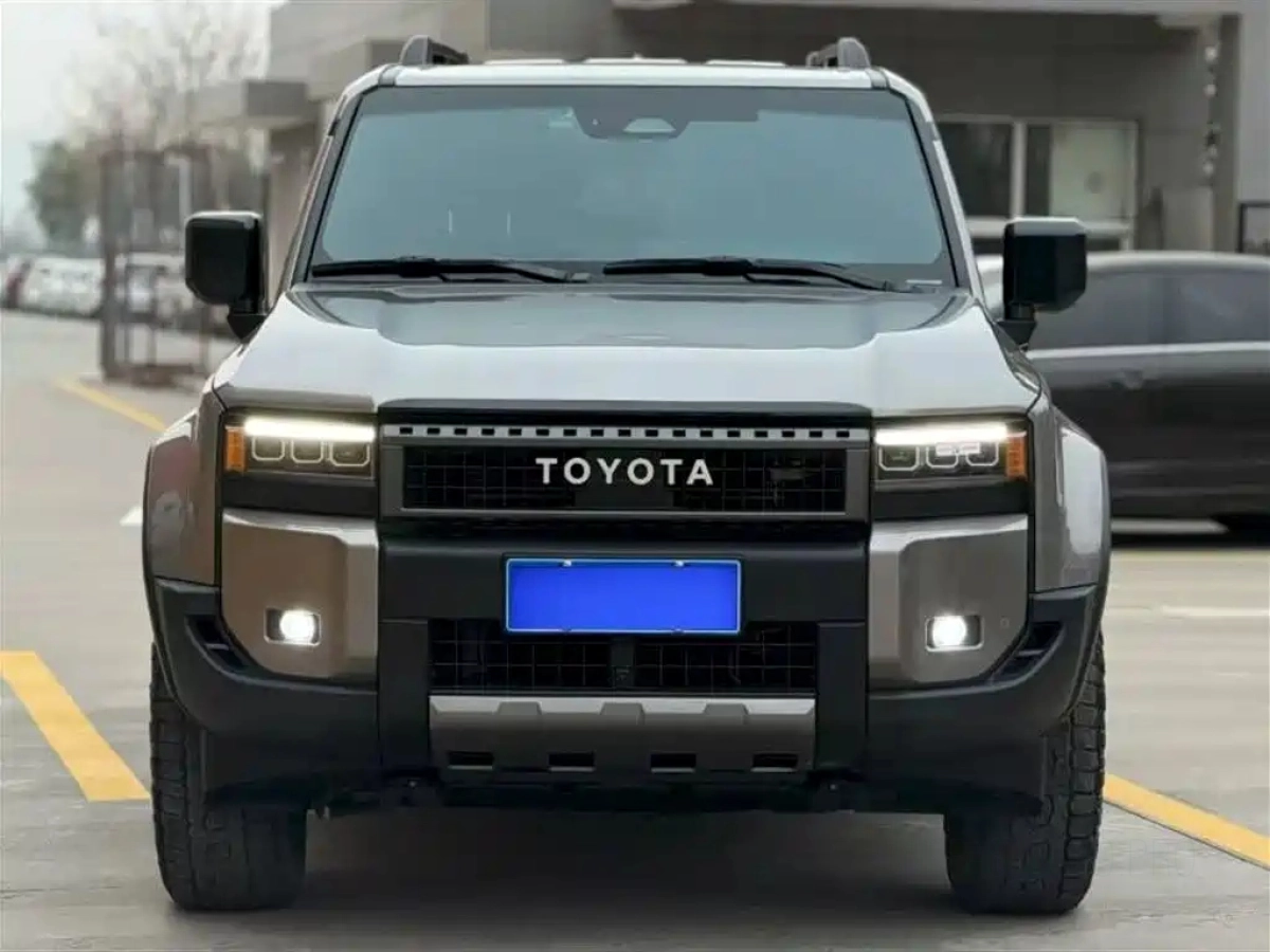 TOYOTA PRADO