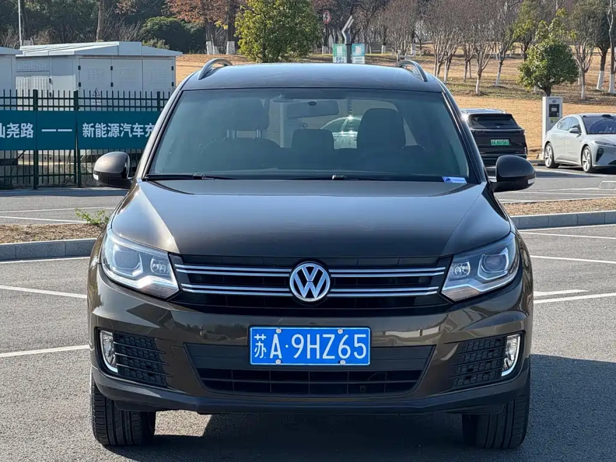 VOLKSWAGEN TIGUAN