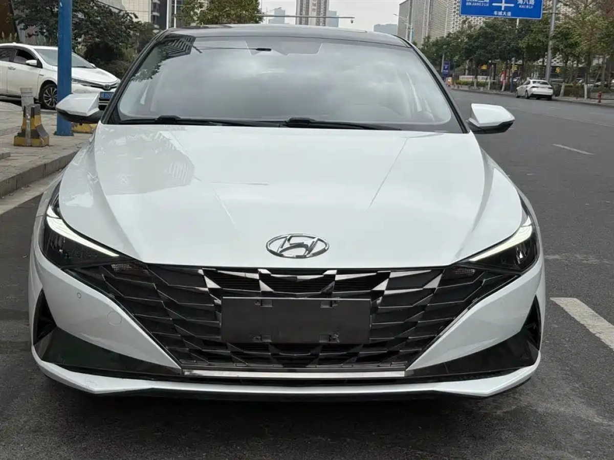 HYUNDAI ELANTRA
