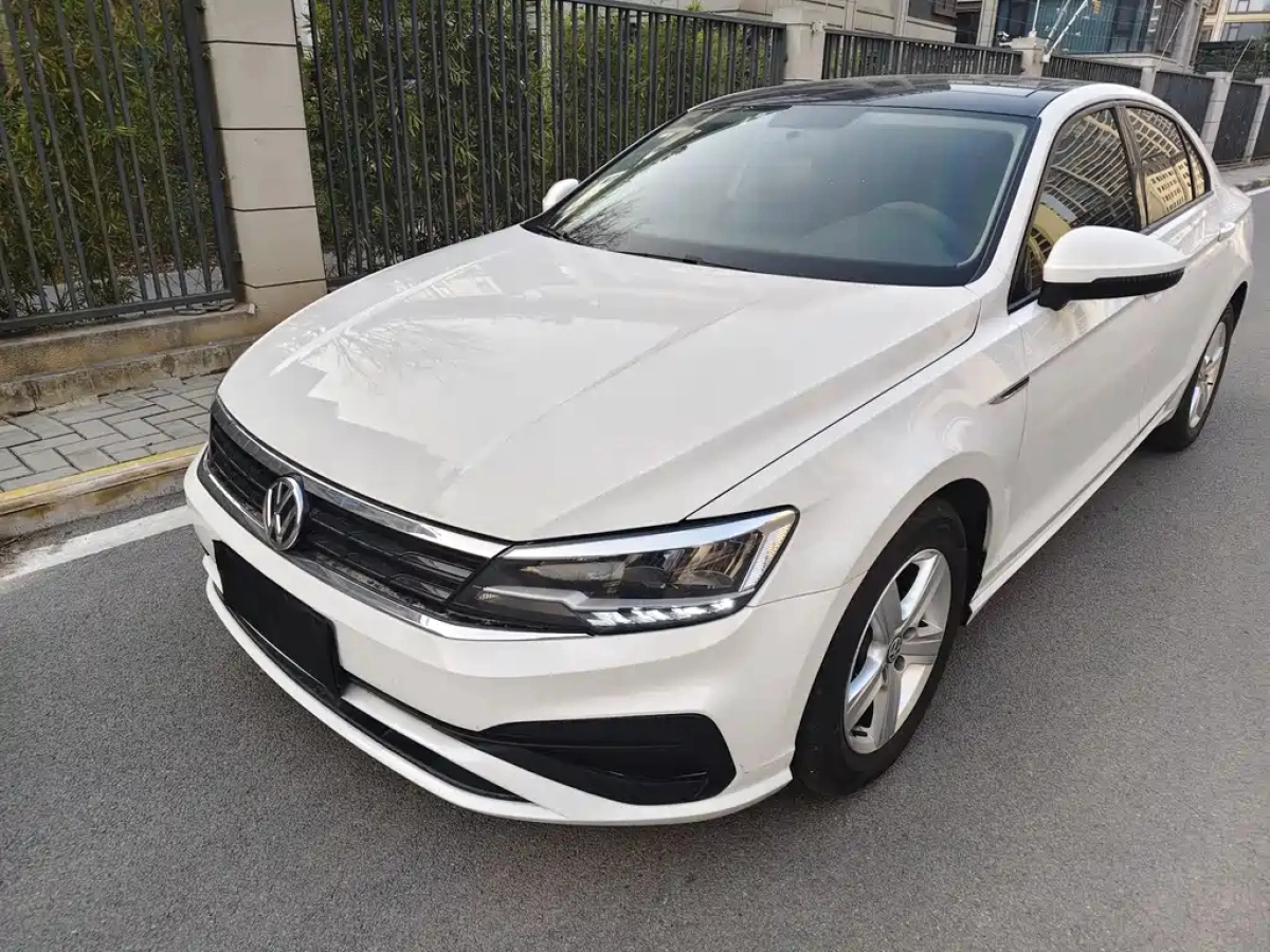 VOLKSWAGEN LAMANDO  2021