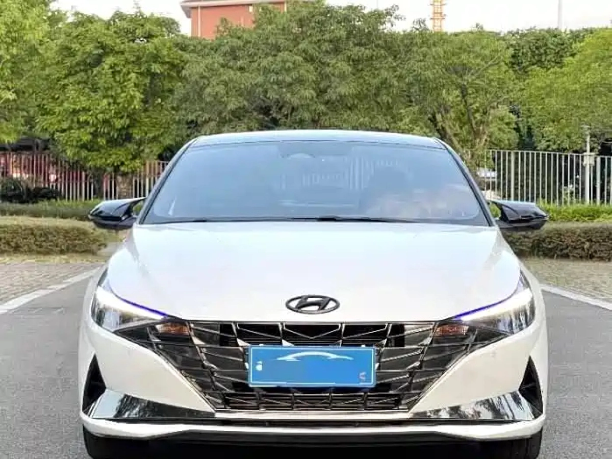 HYUNDAI ELANTRA