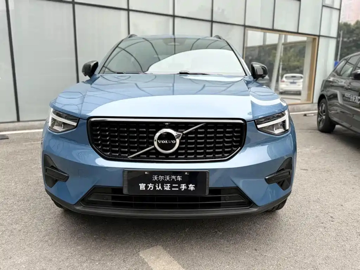 VOLVO XC40