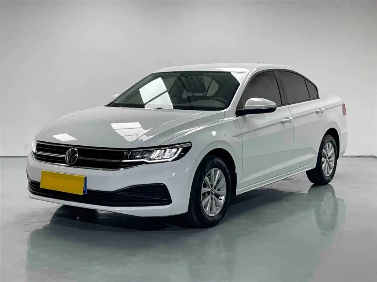 VOLKSWAGEN BORA  2022