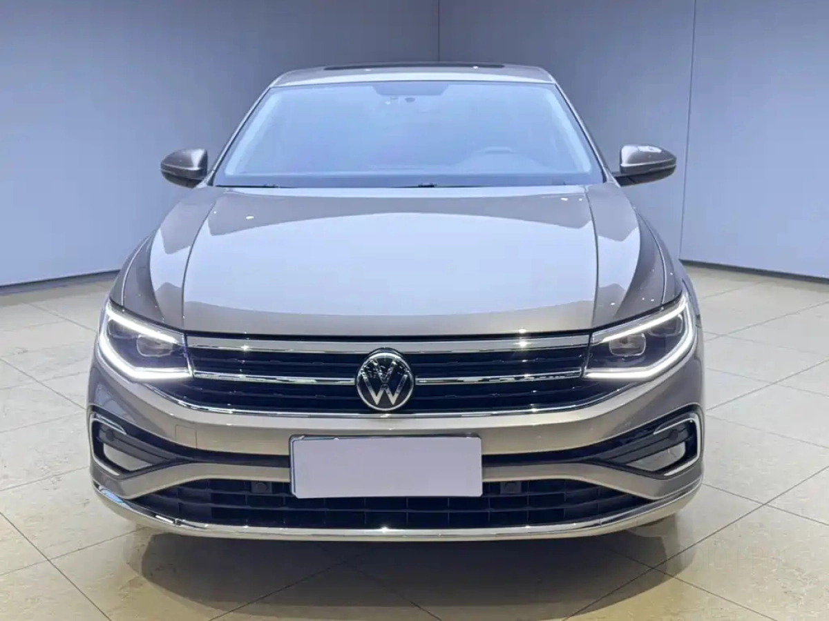VOLKSWAGEN BORA