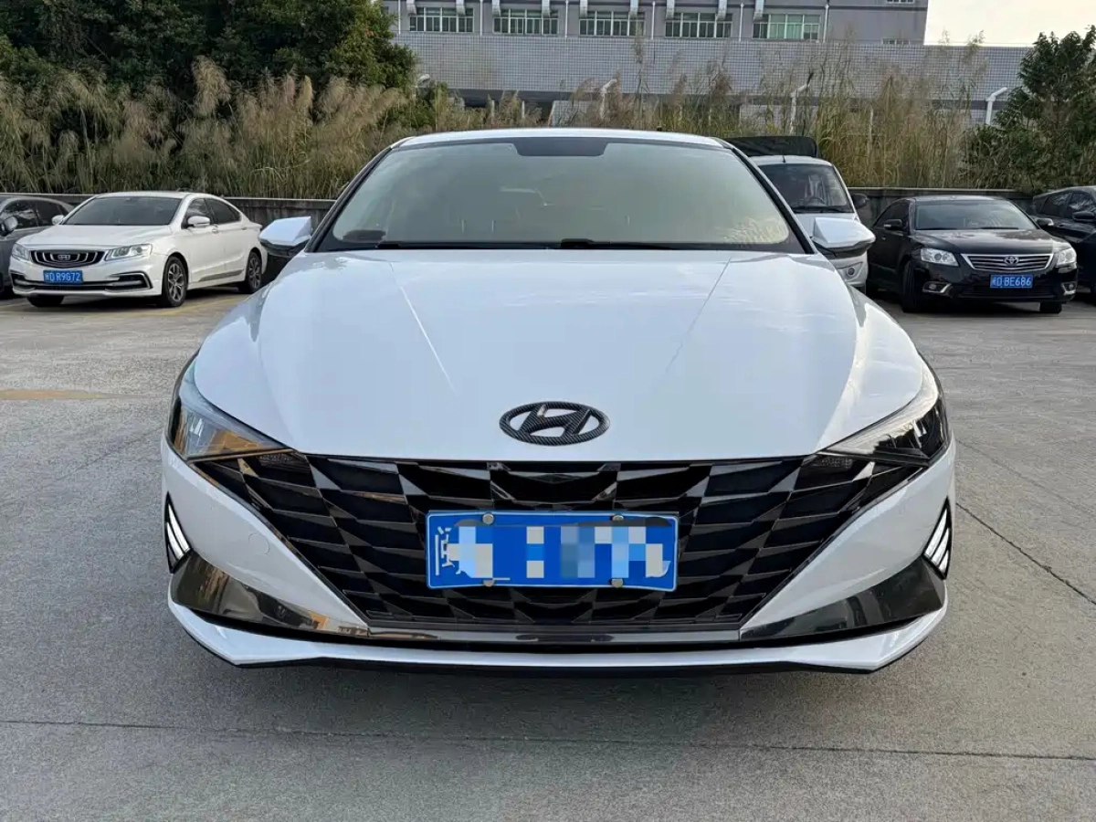 HYUNDAI ELANTRA