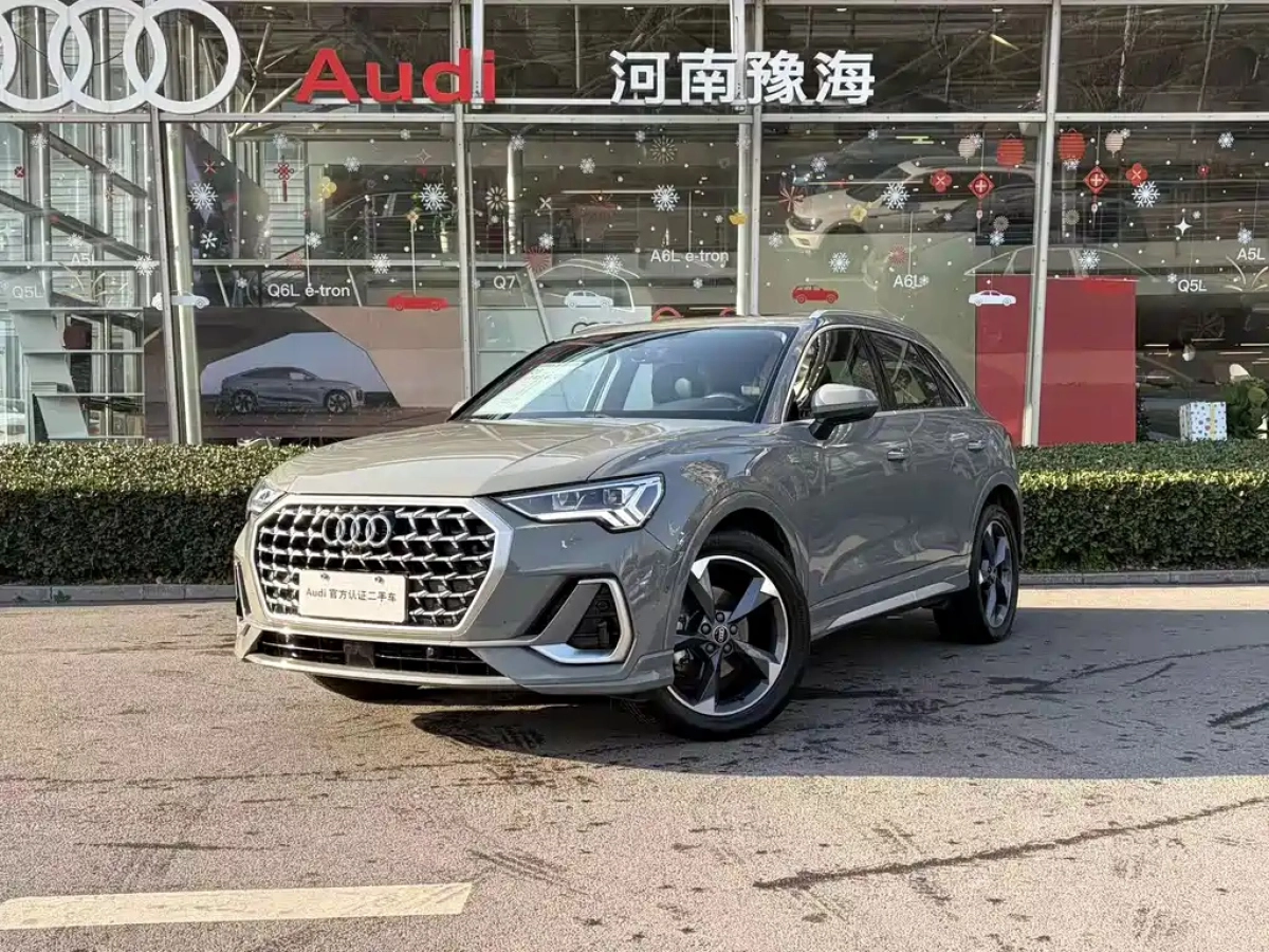 AUDI Q3
