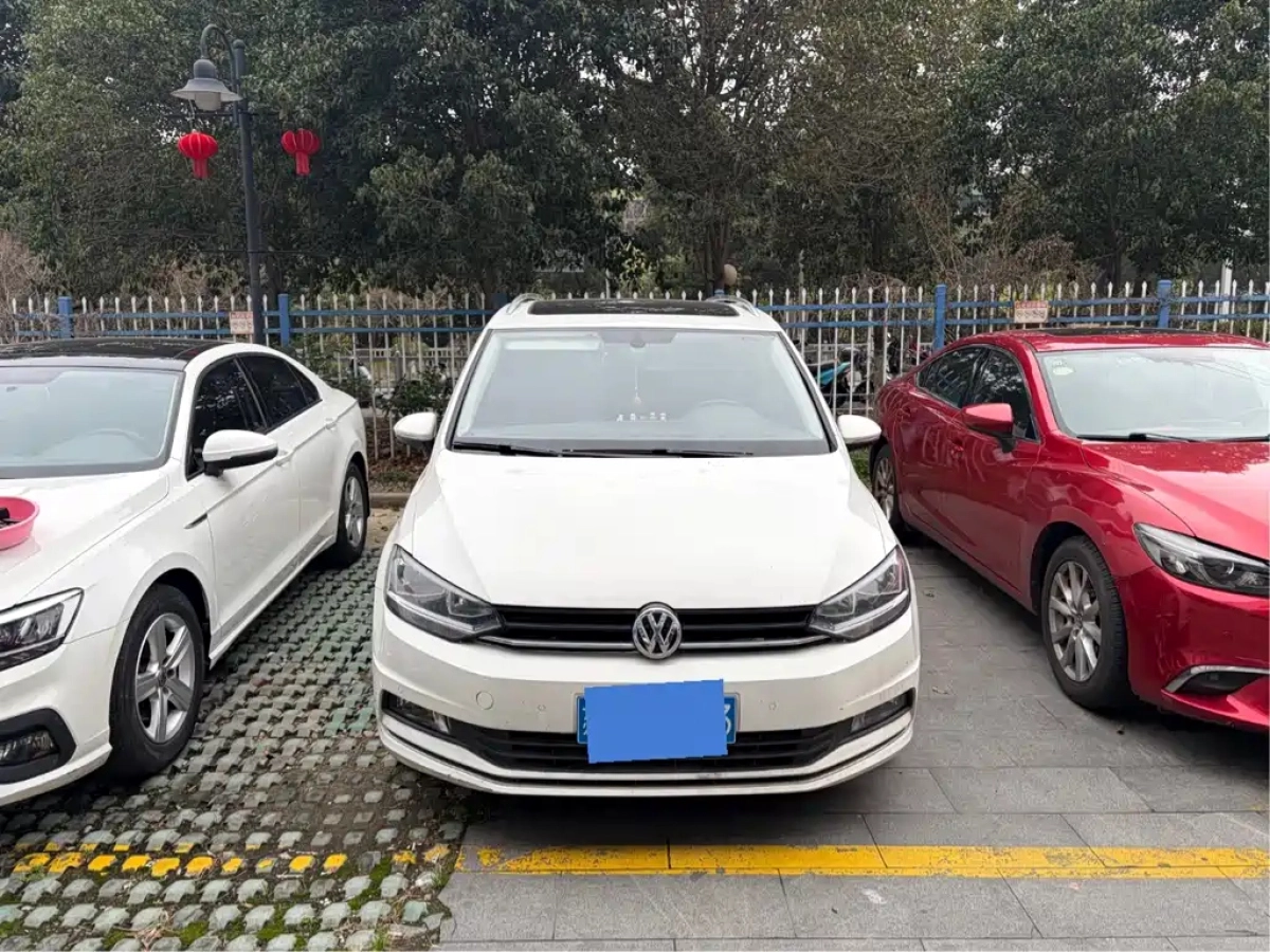 VOLKSWAGEN TOURAN