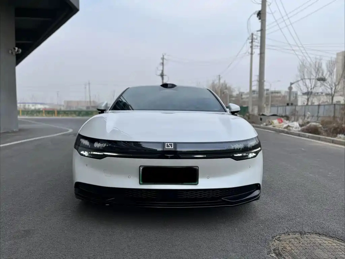 ZEEKR 007  2024
