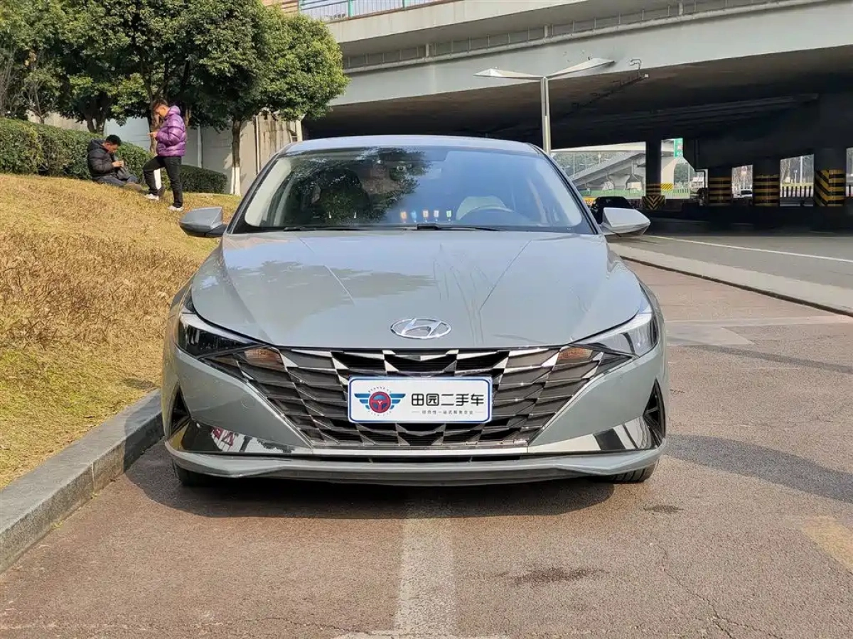 HYUNDAI ELANTRA