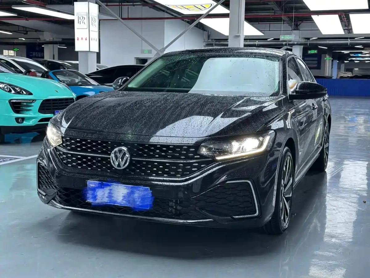 VOLKSWAGEN PASSAT  2022