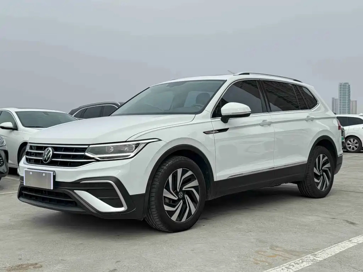 VOLKSWAGEN TIGUAN L  2023
