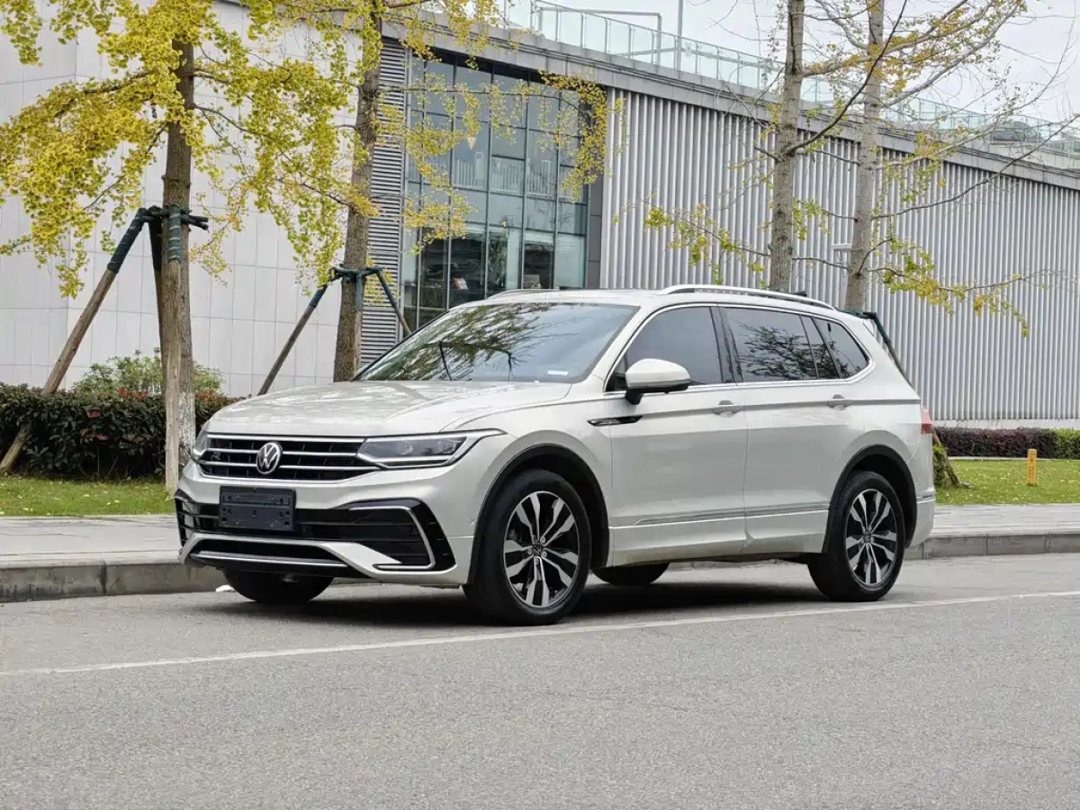 VOLKSWAGEN TIGUAN L