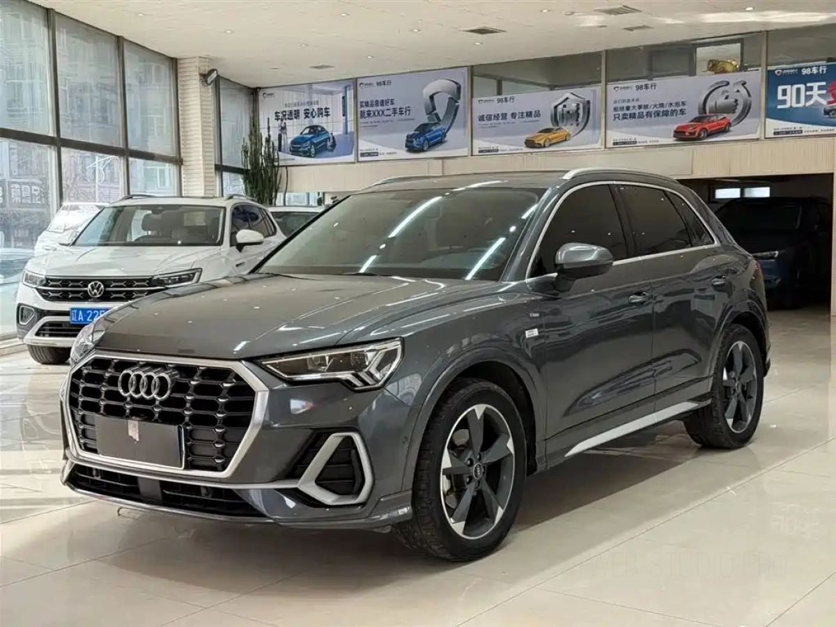 AUDI Q3