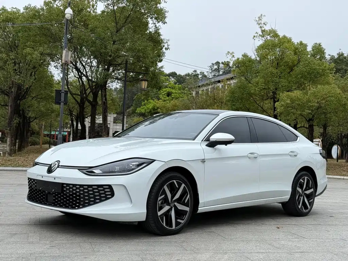 VOLKSWAGEN LAMANDO  2025