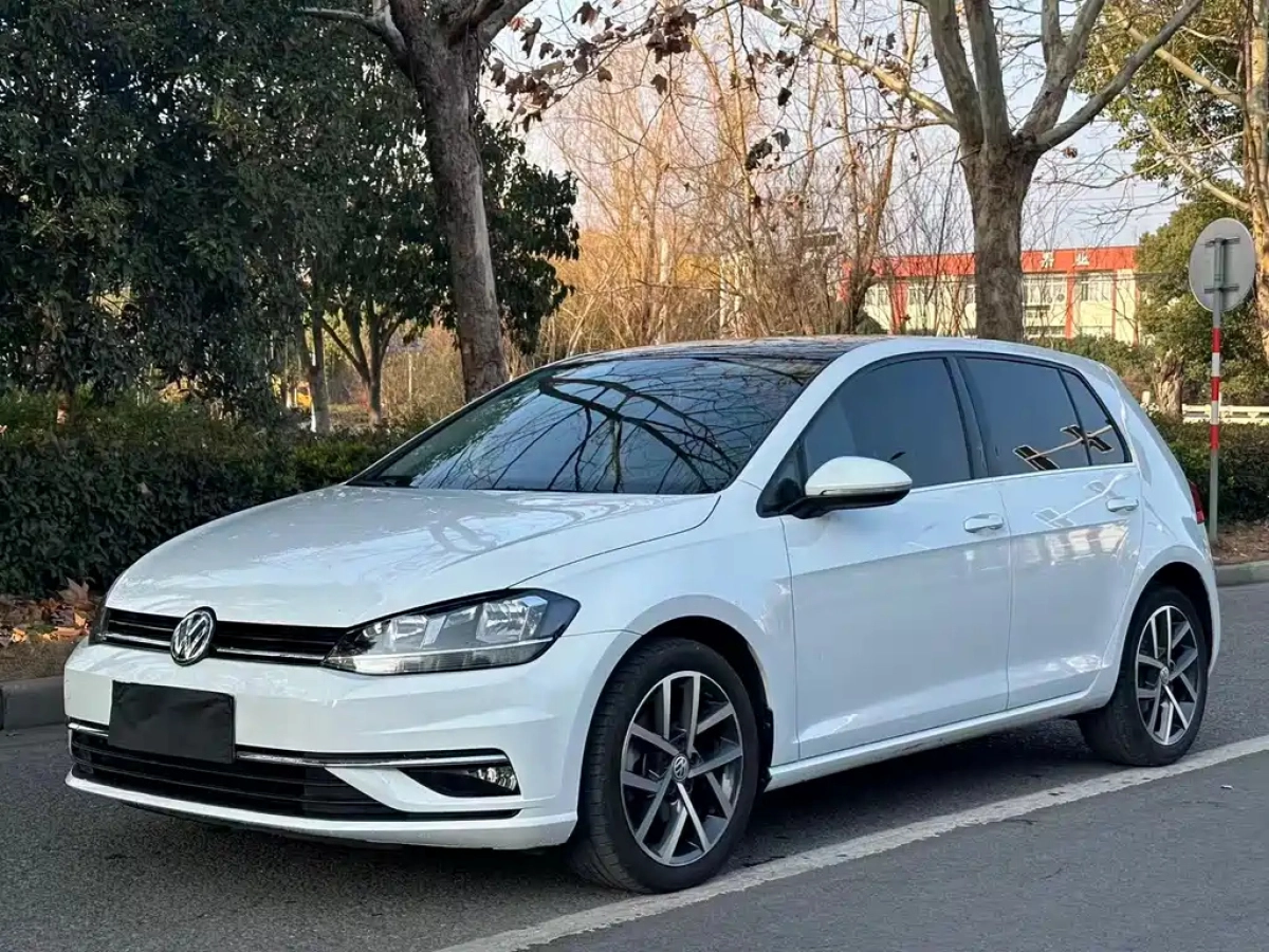 VOLKSWAGEN GOLF  2020