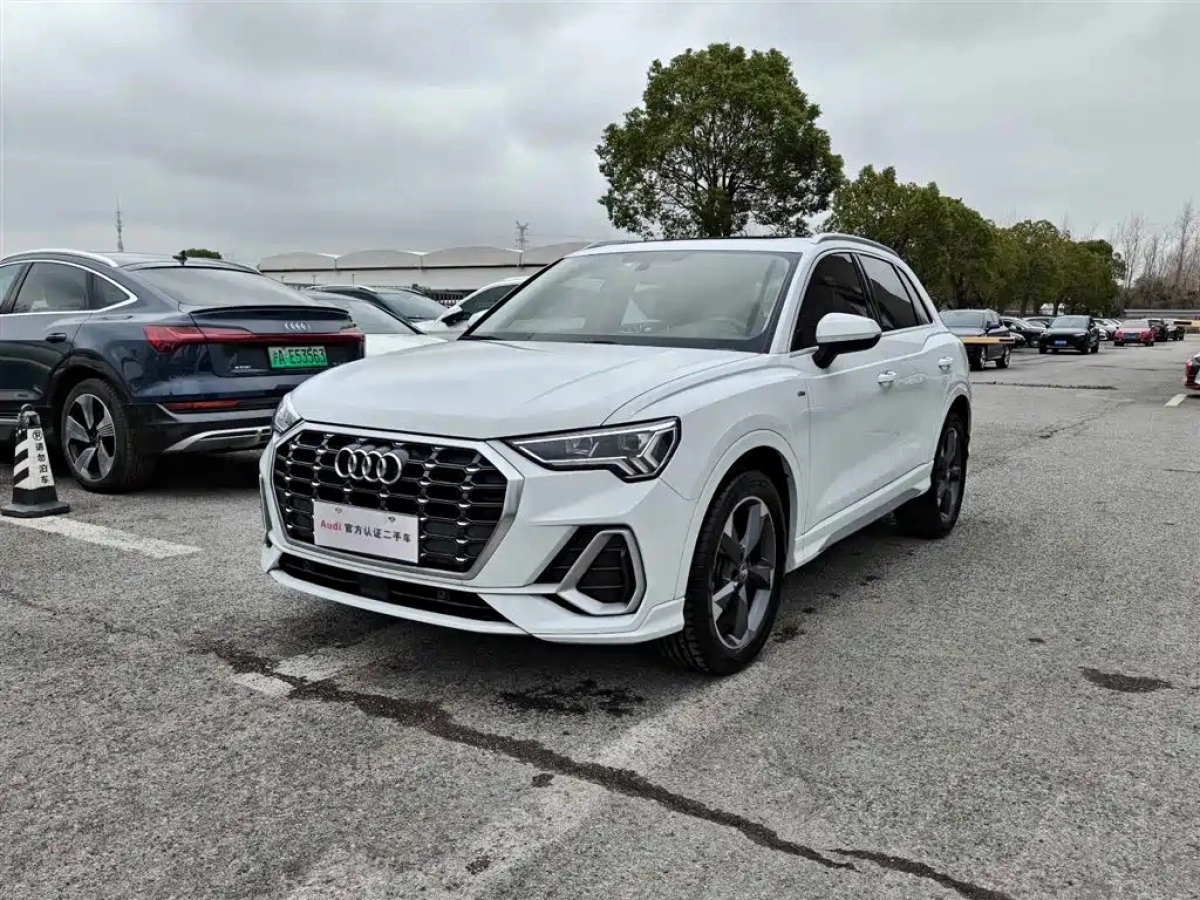 AUDI Q3  2020