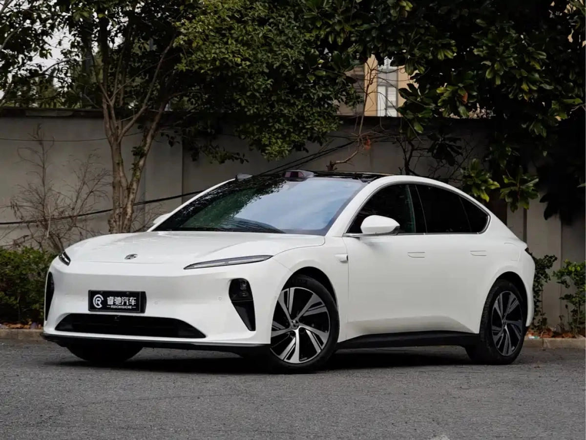 NIO ET5  2024