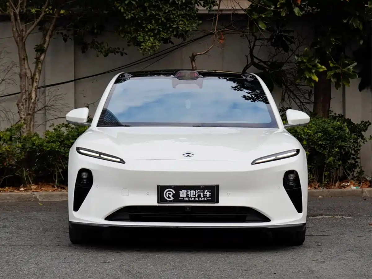 NIO ET5