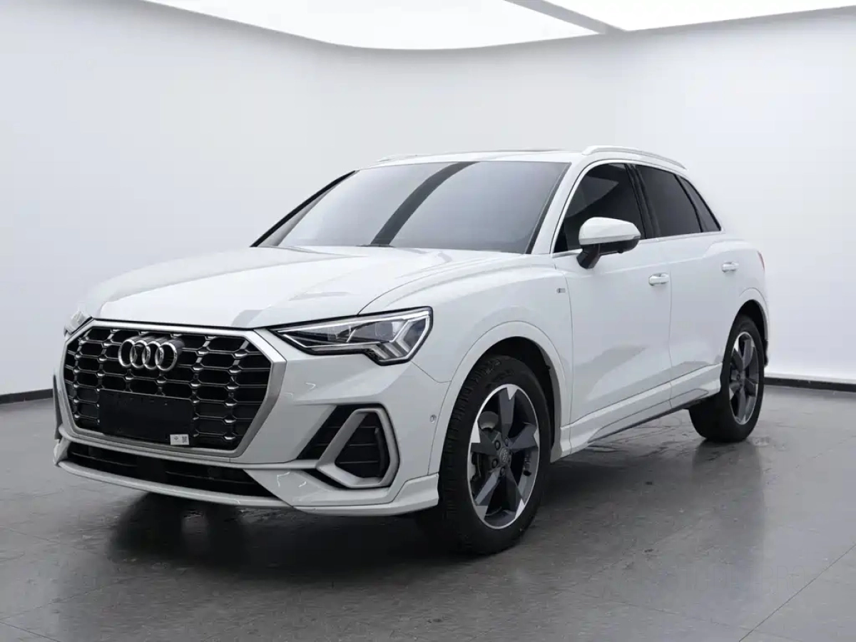 AUDI Q3  2021