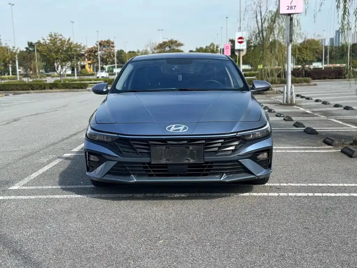 HYUNDAI ELANTRA