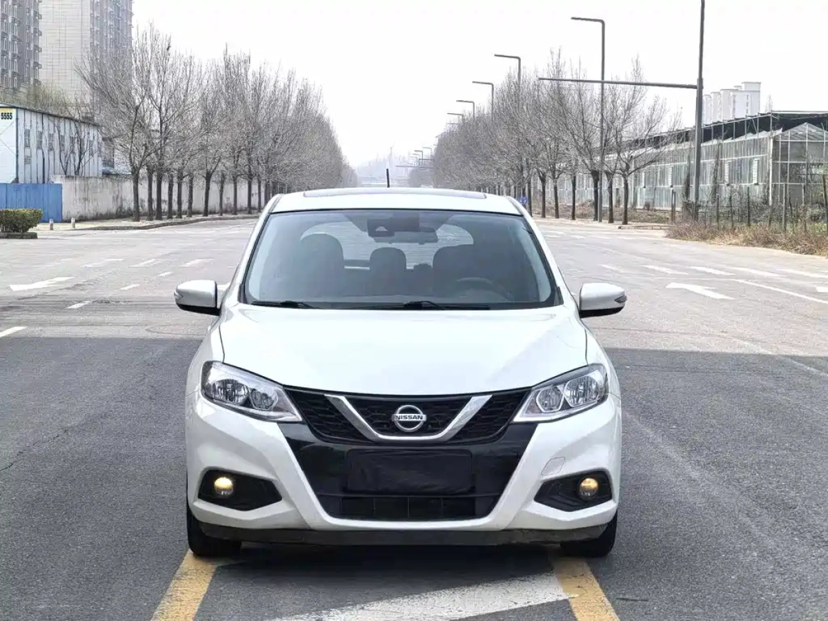 NISSAN TIIDA