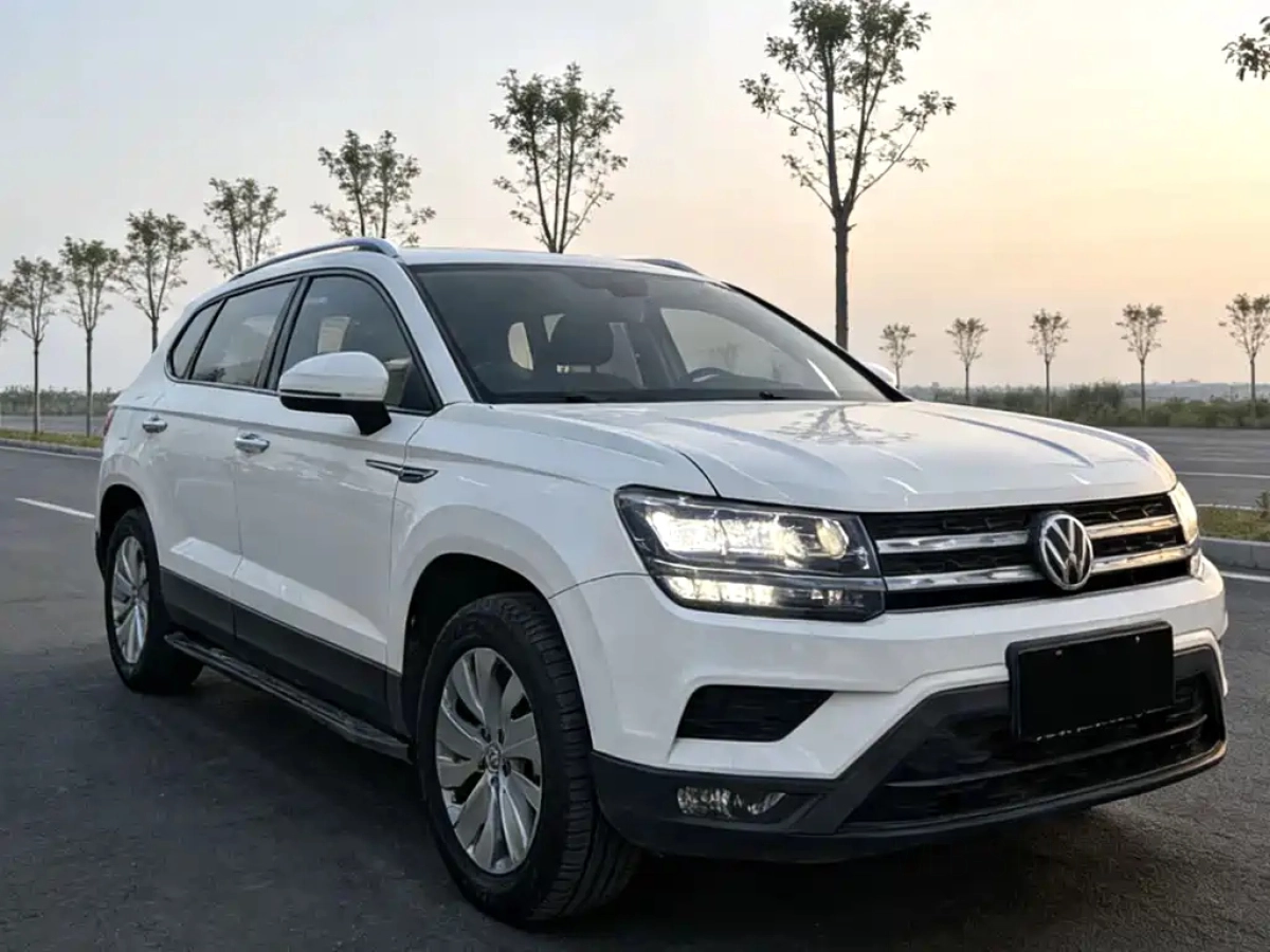 VOLKSWAGEN THARU