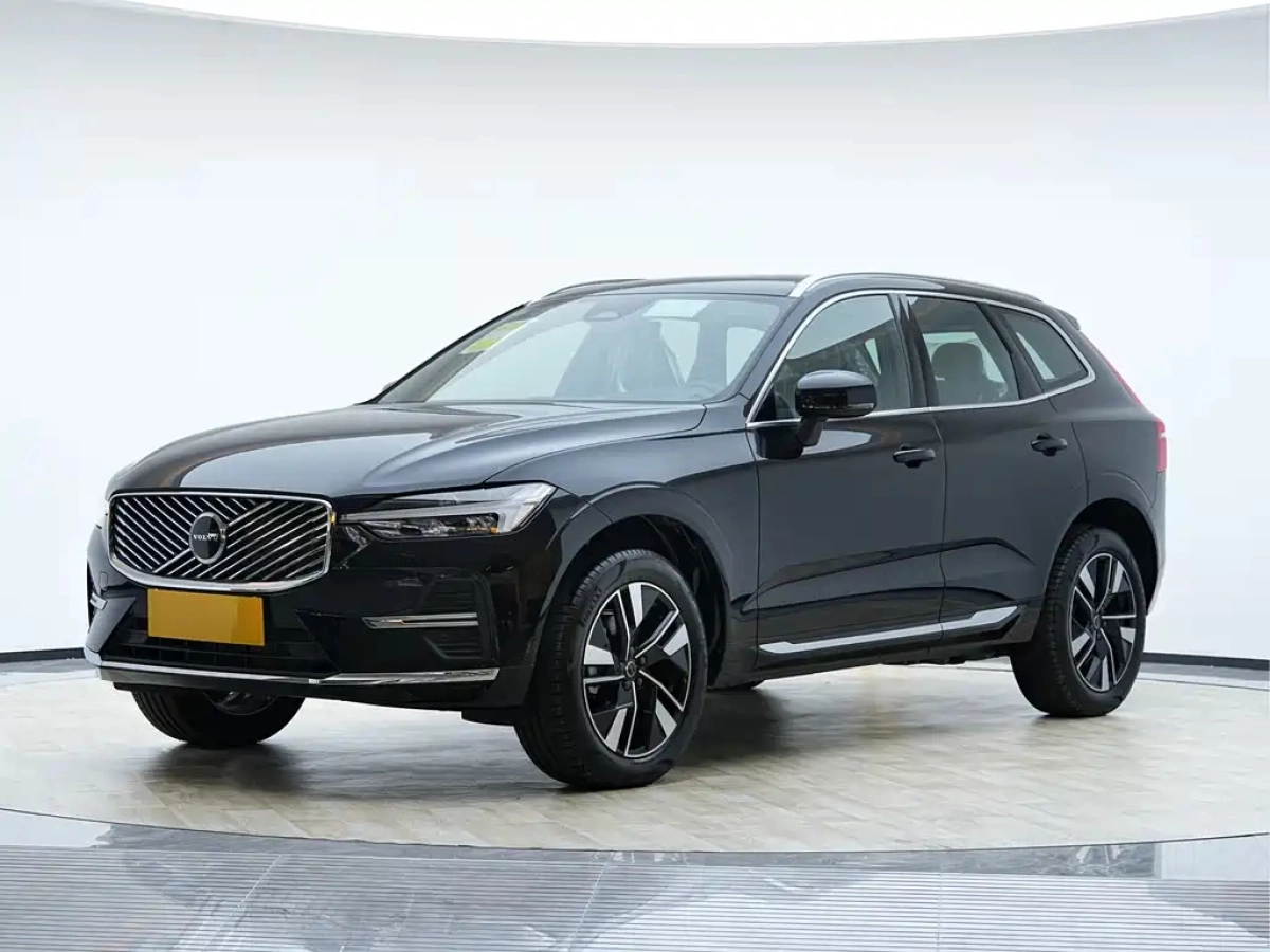 VOLVO XC60  2025