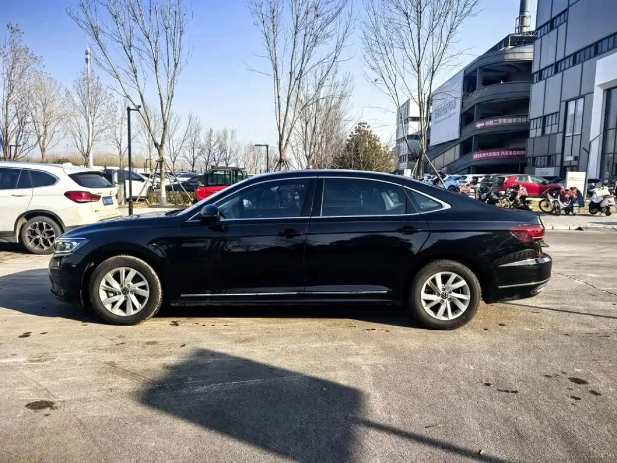 VOLKSWAGEN PASSAT  2023