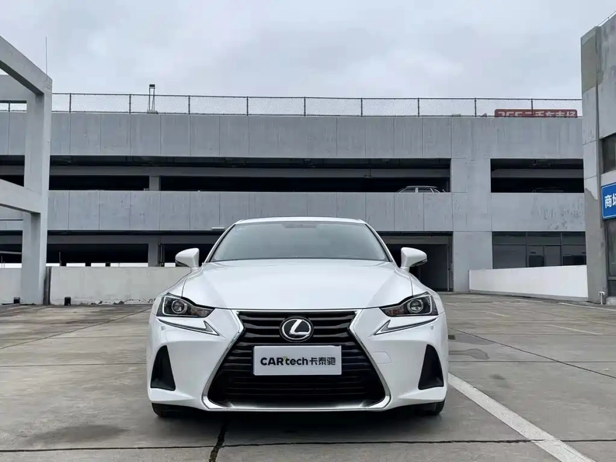 LEXUS IS
