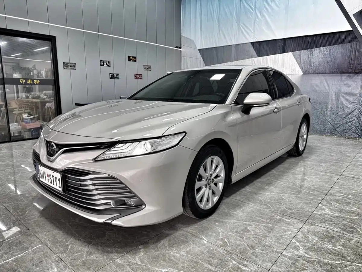 TOYOTA CAMRY 2019