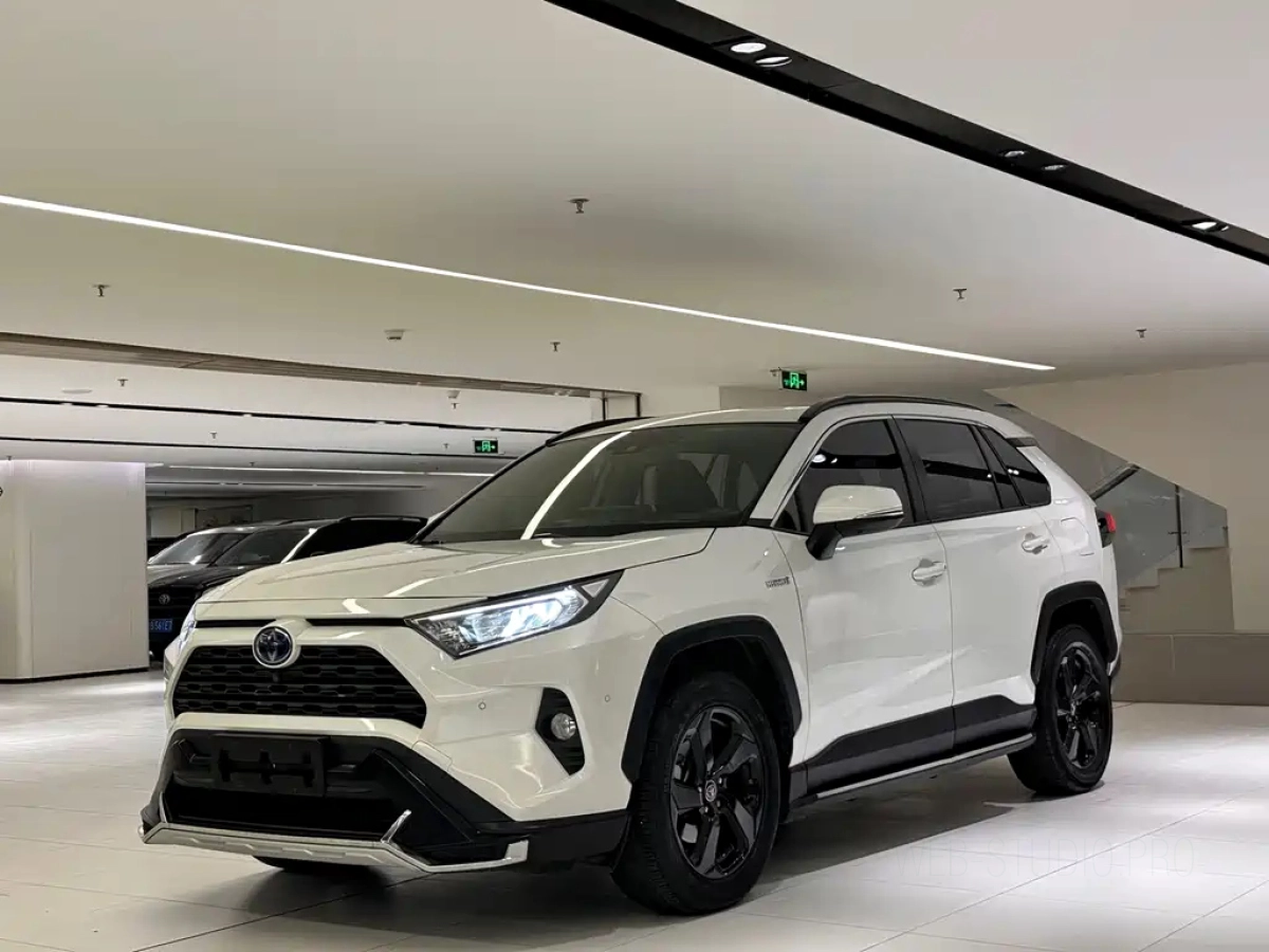 TOYOTA RAV4 2021