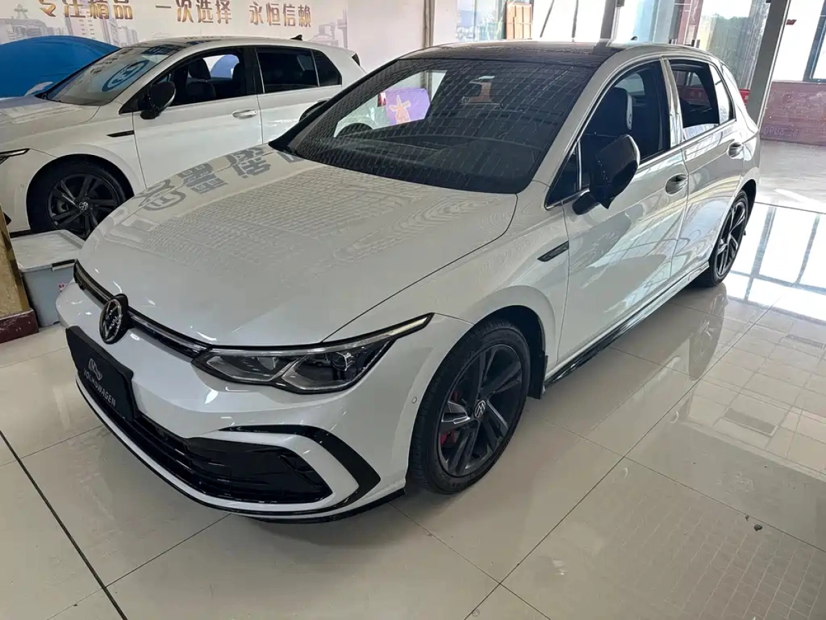 VOLKSWAGEN GOLF  2022