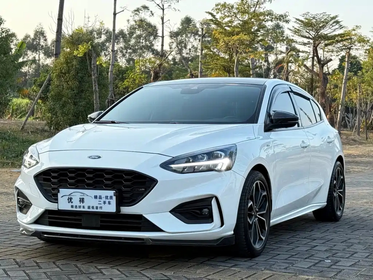 FORD FOCUS  2022