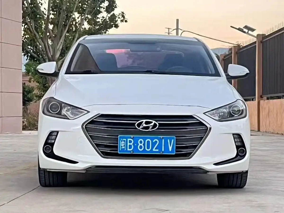 HYUNDAI ELANTRA