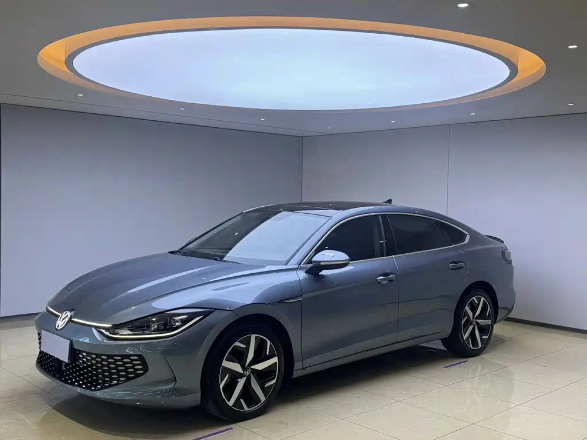 VOLKSWAGEN LAMANDO  2022