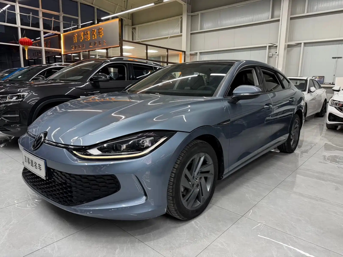 VOLKSWAGEN LAMANDO  2022