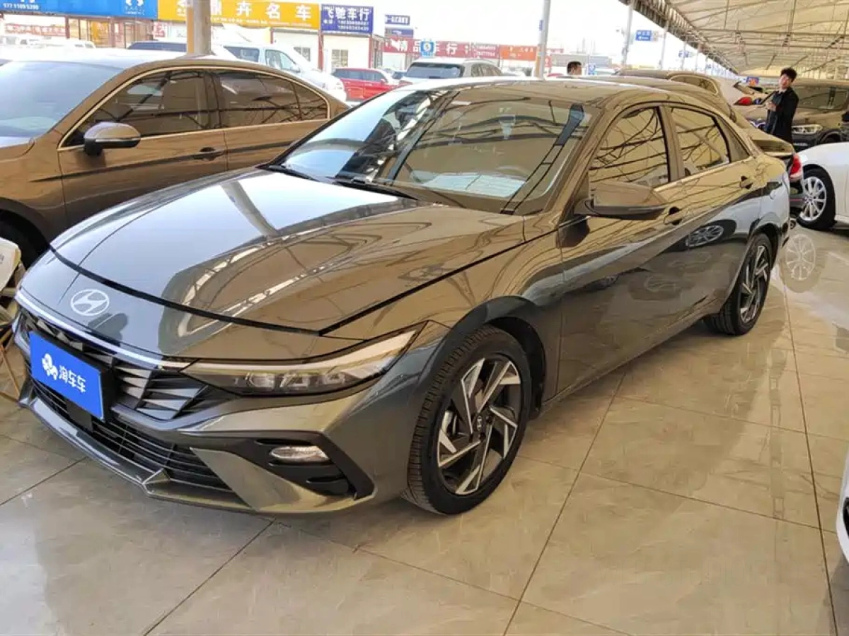 HYUNDAI ELANTRA  2024