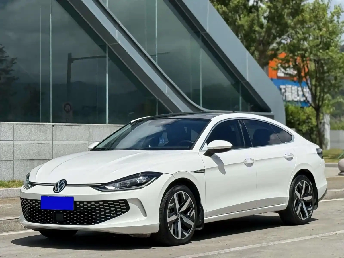 VOLKSWAGEN LAMANDO  2022