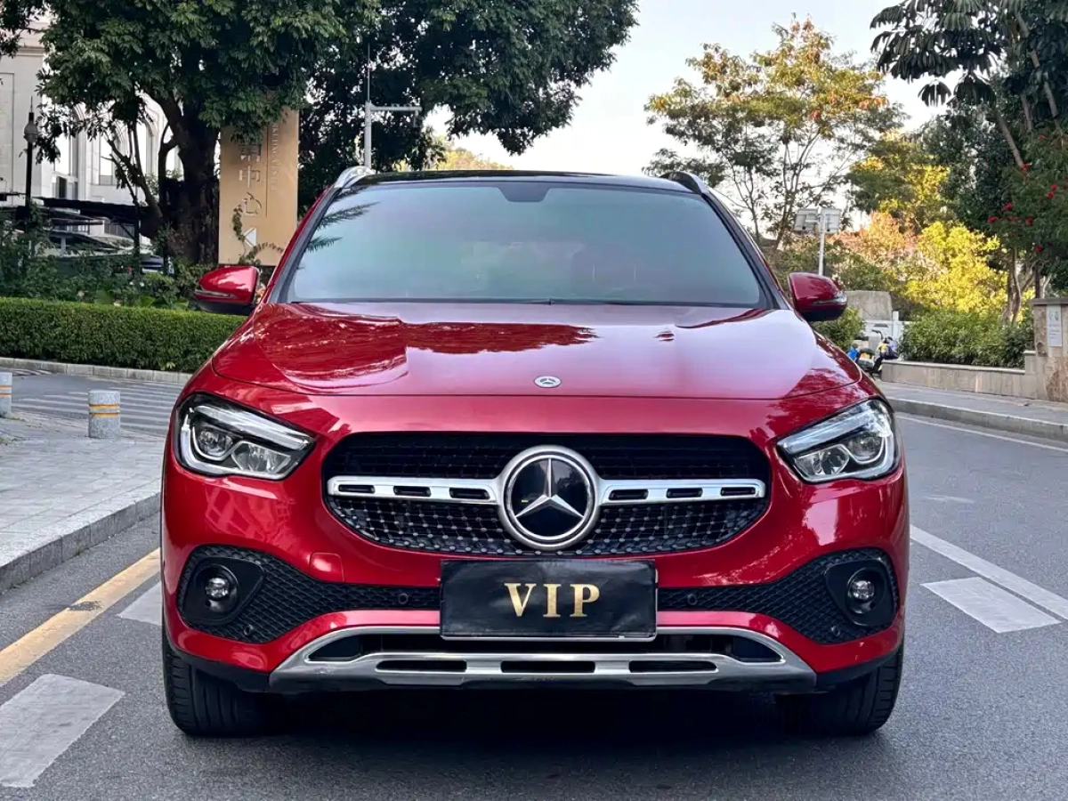 MERCEDES-BENZ GLA