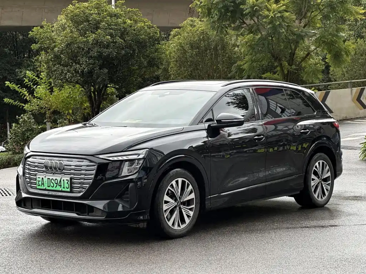 AUDI Q5 E-TRON  2024