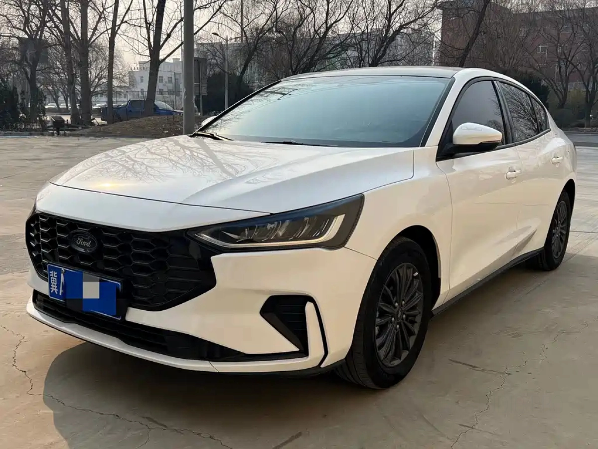 FORD FOCUS  2023
