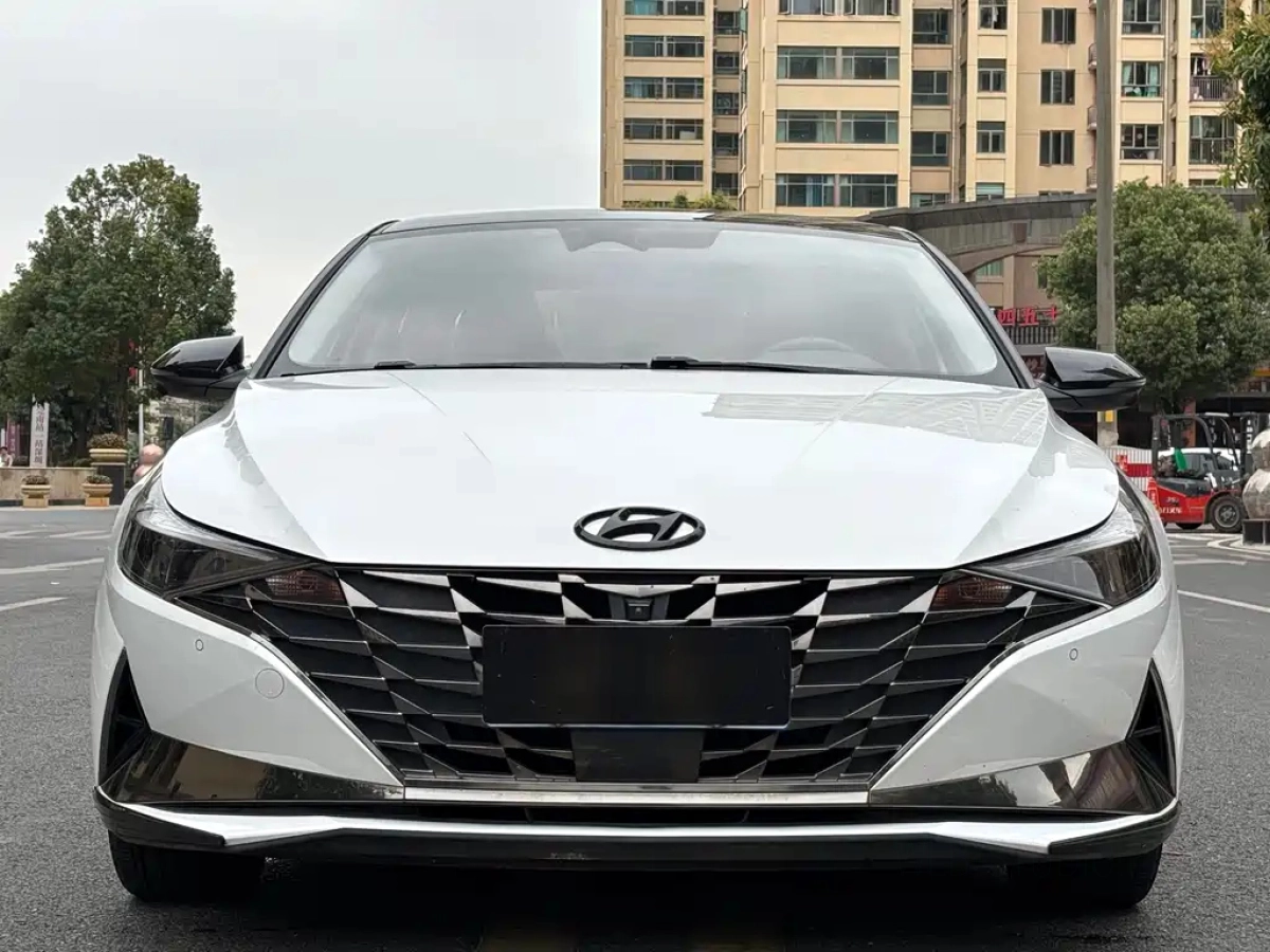 HYUNDAI ELANTRA