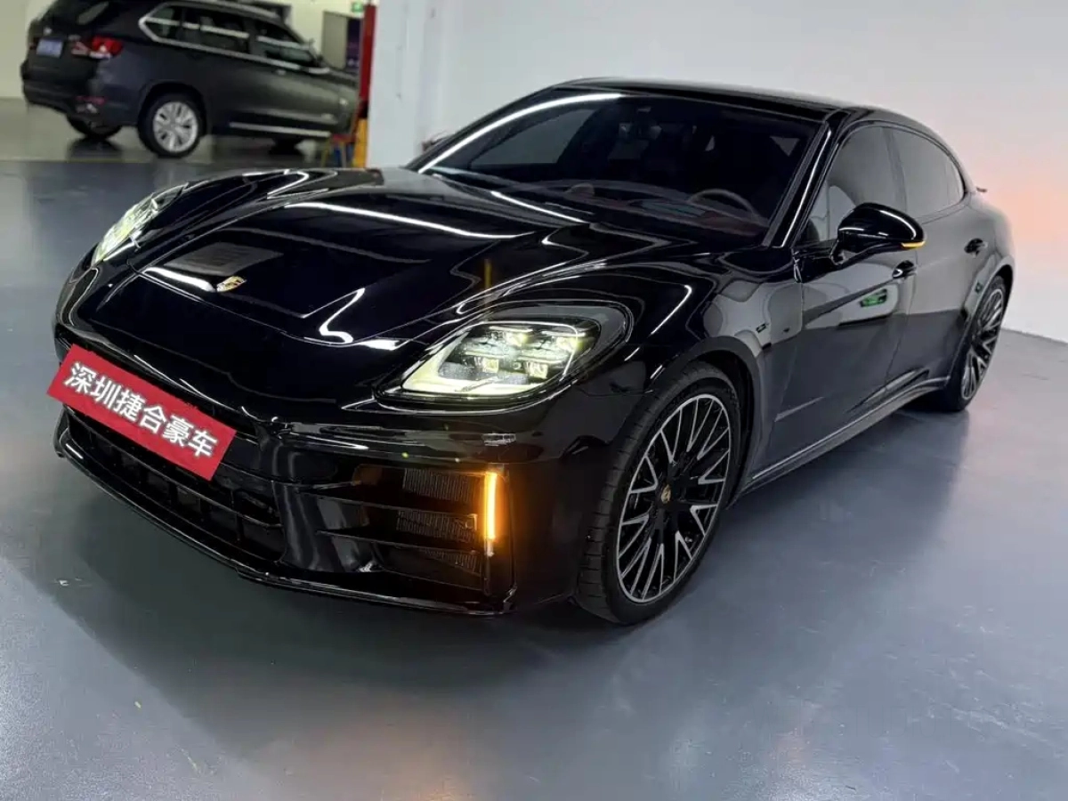 PORSCHE PANAMERA  2025