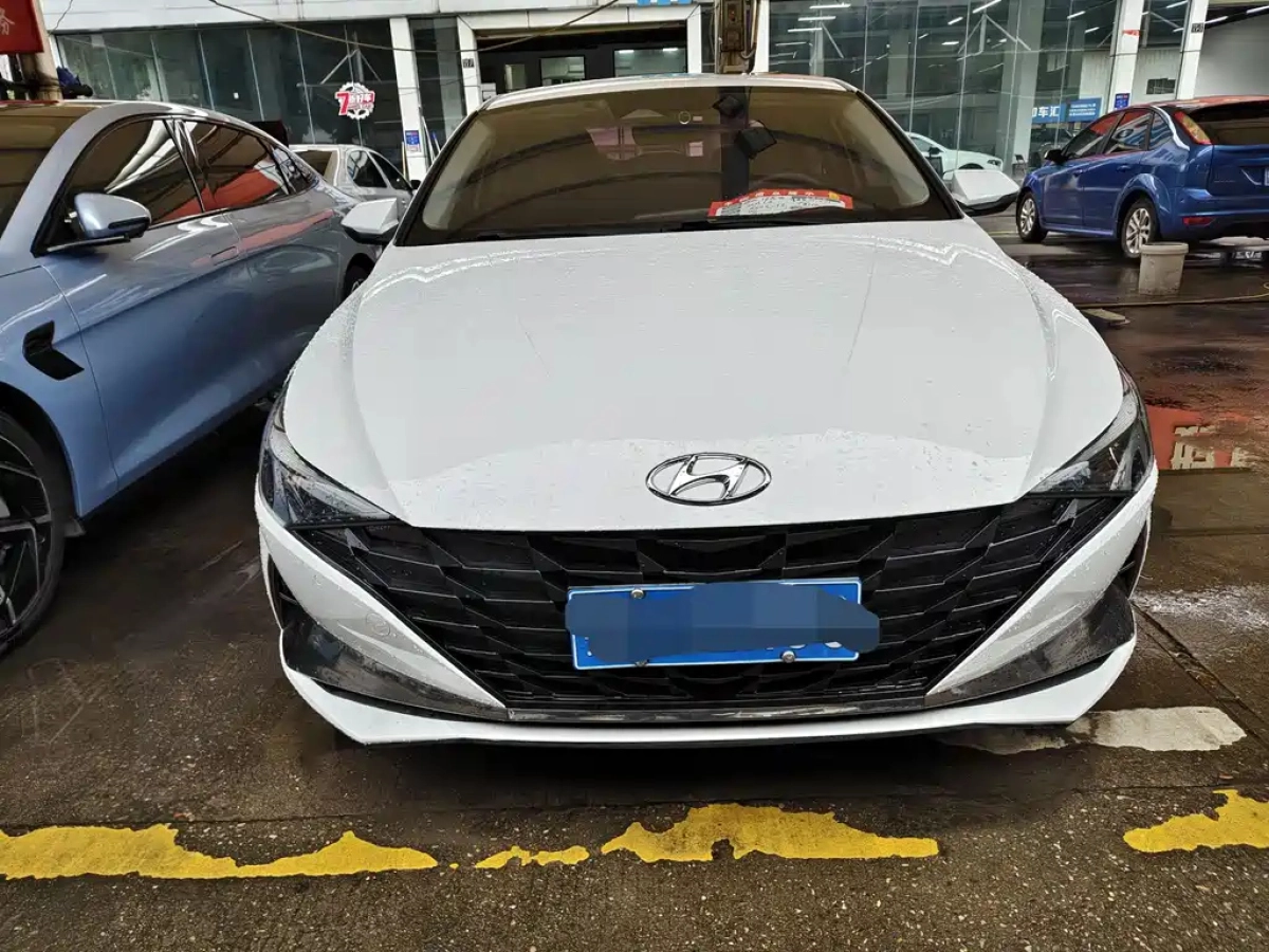 HYUNDAI ELANTRA